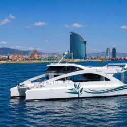 Catamaran Cala San Vicente Barcelona 15