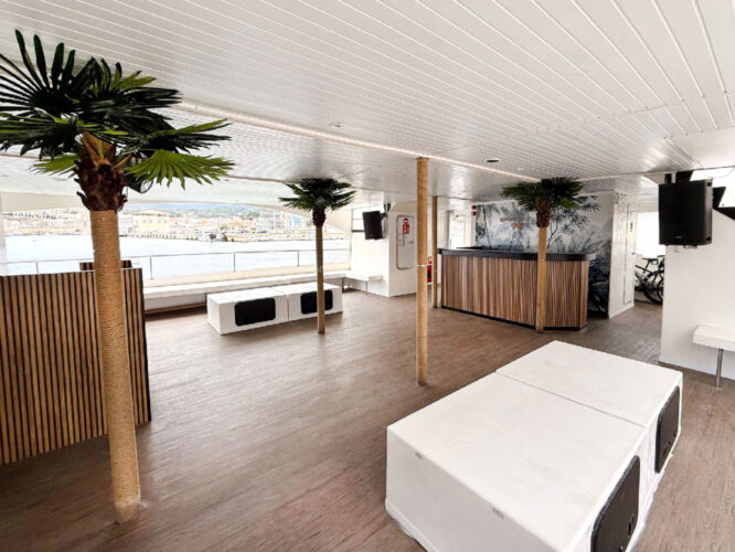 Catamaran Cala San Vicente Barcelona 5