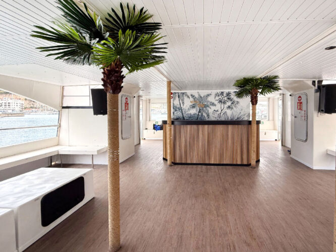 Catamaran Cala San Vicente Barcelona 9