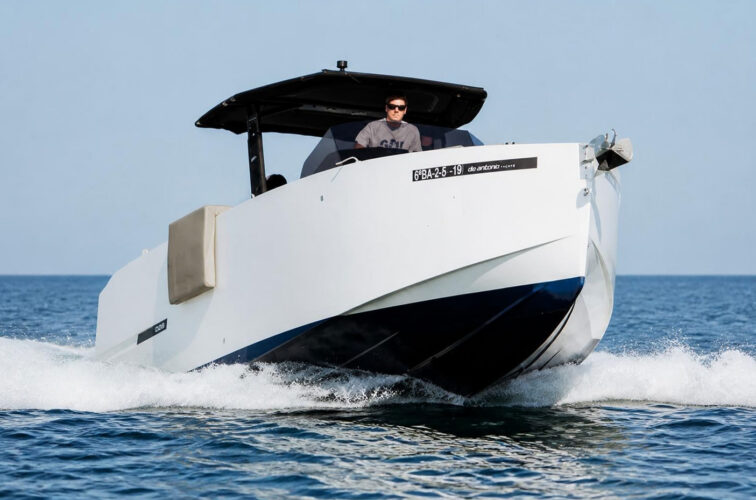 Motorboat De Antonio D28 Barcelona 11