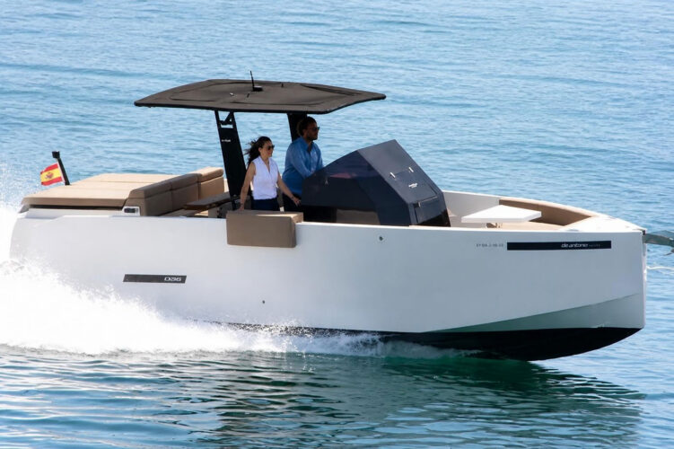 Motorboat De Antonio D28 Barcelona 12