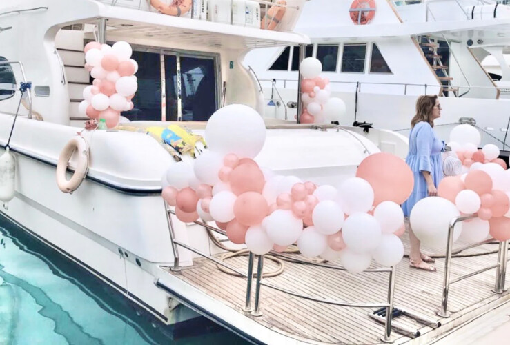 Boat balloon decoration