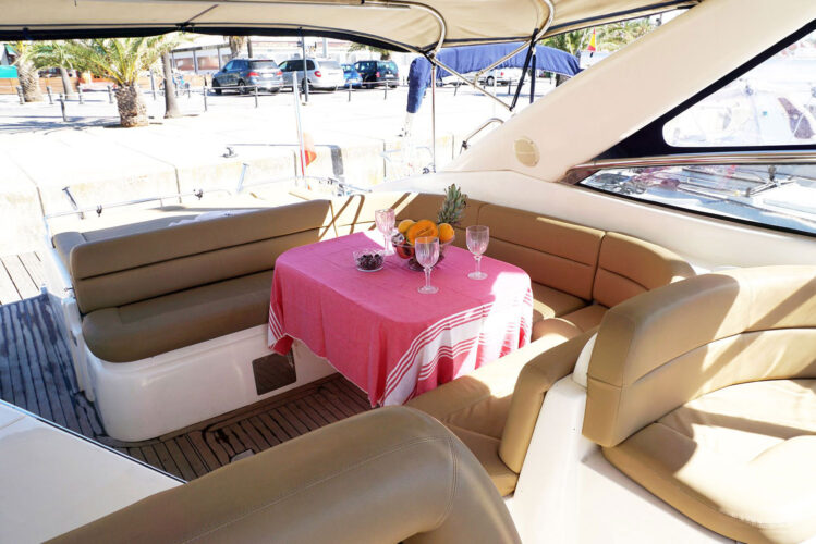 yacht Sunseeker Camargue 52 Barcelona 11