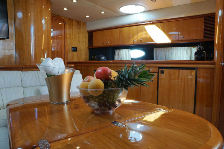 yacht Sunseeker Camargue 52 Barcelona 12