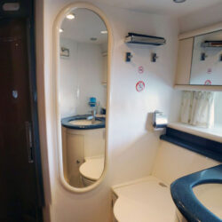 yacht Sunseeker Camargue 52 Barcelona 14