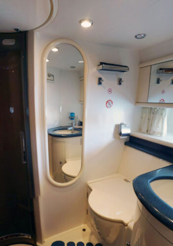 yacht Sunseeker Camargue 52 Barcelona 14