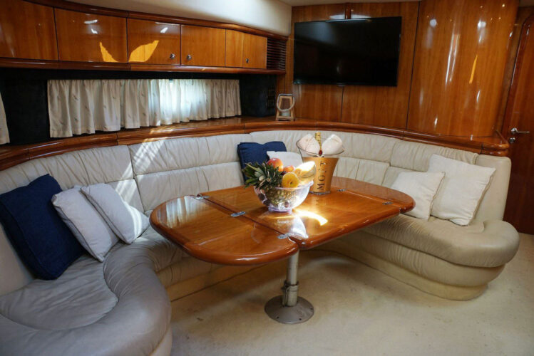 yacht Sunseeker Camargue 52 Barcelona 17