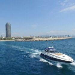 yacht Sunseeker Camargue 52 Barcelona 19