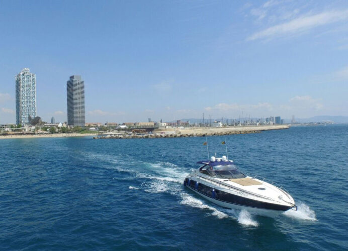 yacht Sunseeker Camargue 52 Barcelona 19