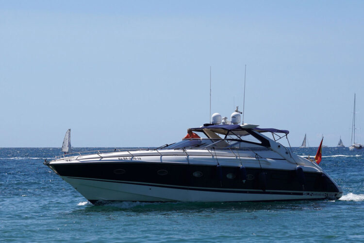 yacht Sunseeker Camargue 52 Barcelona 21