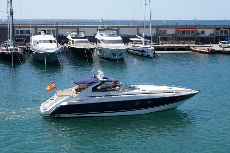 yacht Sunseeker Camargue 52 Barcelona 5