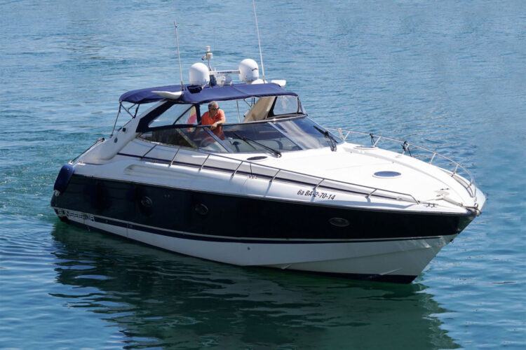 yacht Sunseeker Camargue 52 Barcelona 8