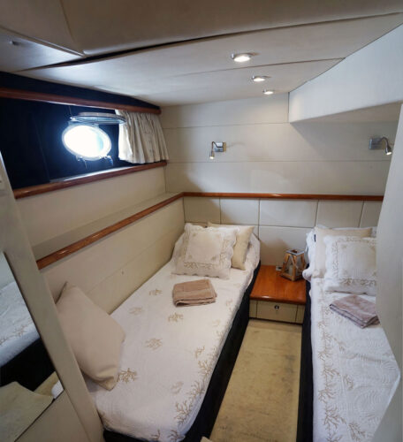 yacht Sunseeker Camargue 52 Barcelona 9