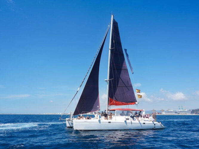 Catamaran Voyage 450 DC Barcelona 30