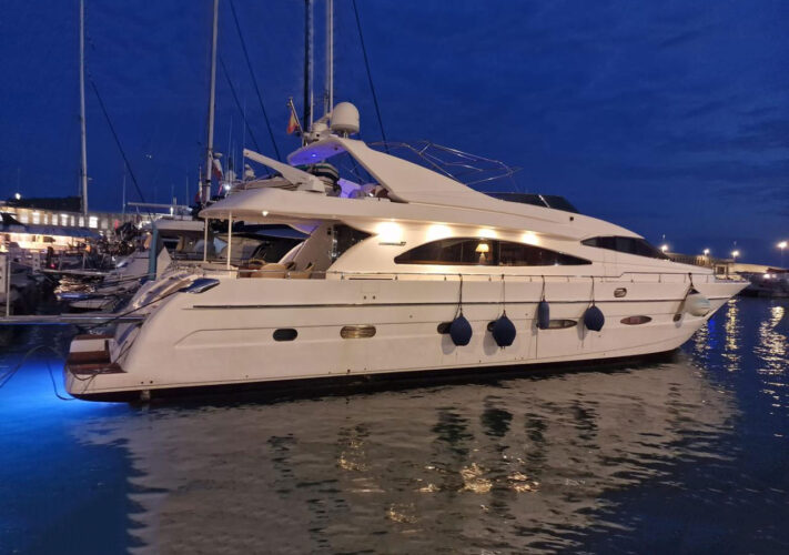 Yate Astondoa 82 GLX Barcelona 30