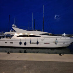 Yate Astondoa 82 GLX Barcelona 31