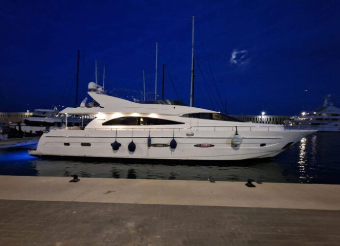 Yate Astondoa 82 GLX Barcelona 31