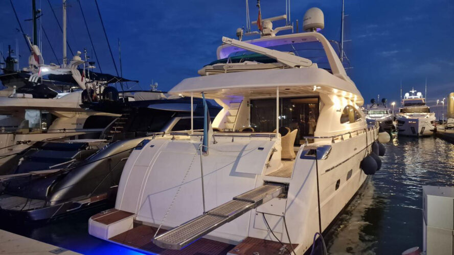 Yate Astondoa 82 GLX Barcelona 32