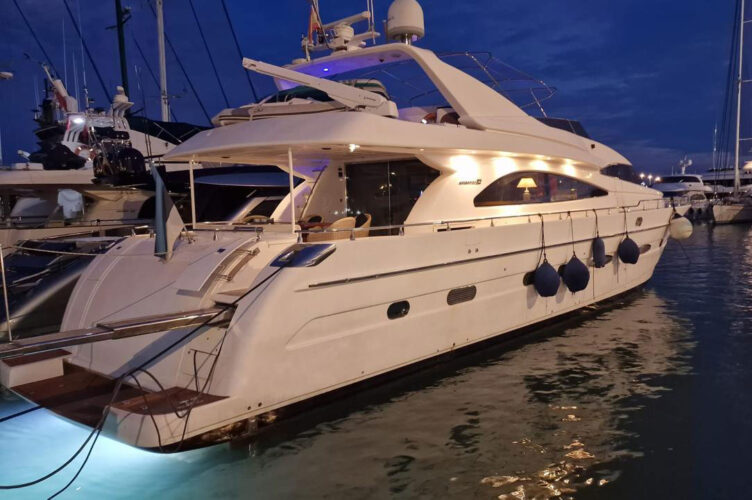 Yate Astondoa 82 GLX Barcelona 33