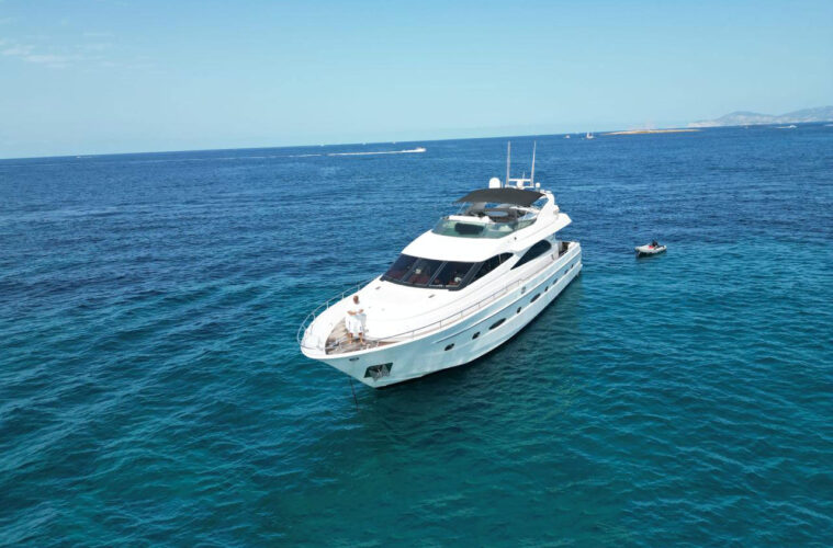 Yate Astondoa 82 GLX Barcelona 35