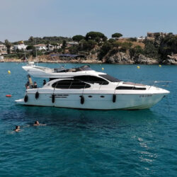rent yacht Azimut 46 Barcelona 21