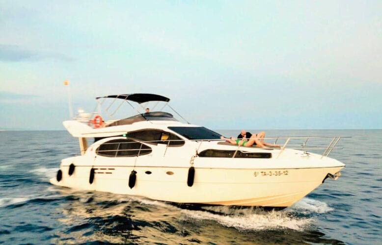 rent yacht Azimut 46 Barcelona 22