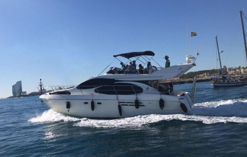 rent yacht Azimut 46 Barcelona 23