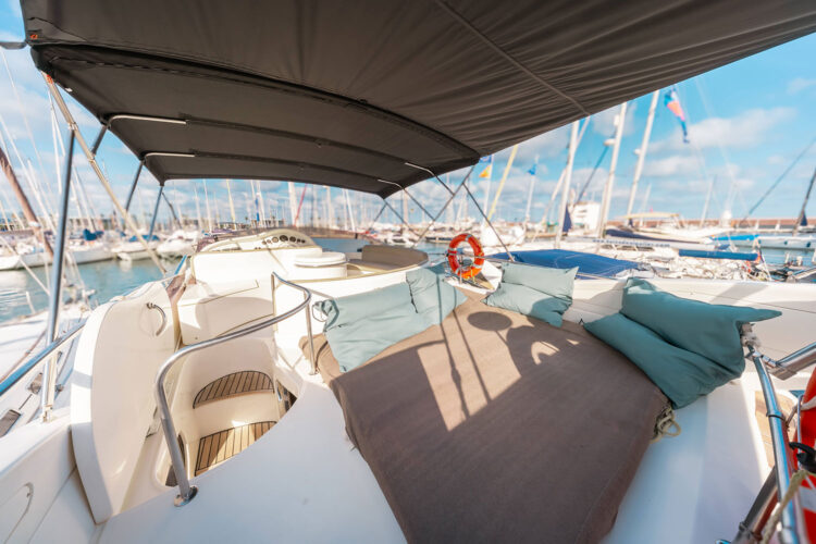 rent yacht Azimut 46 Barcelona 24