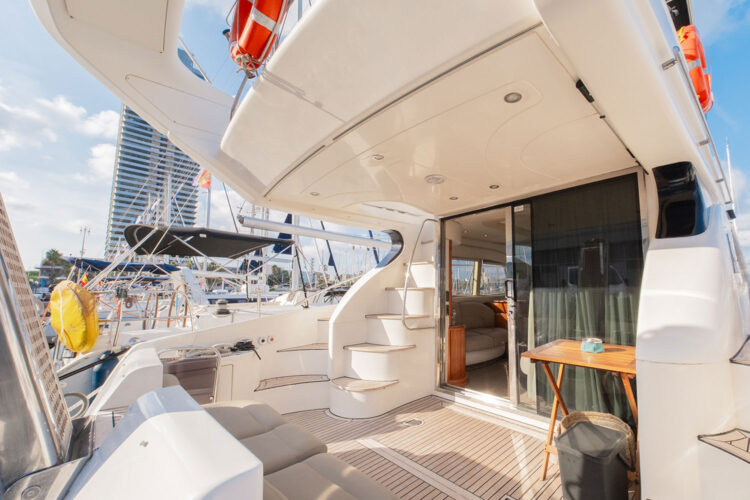 rent yacht Azimut 46 Barcelona 25