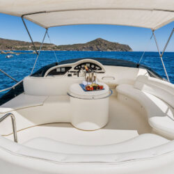 rent yacht Azimut 46 Barcelona 26