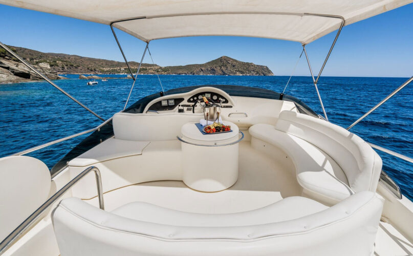 rent yacht Azimut 46 Barcelona 26