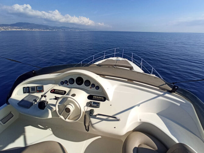 rent yacht Azimut 46 Barcelona 27