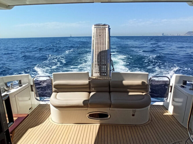 rent yacht Azimut 46 Barcelona 28