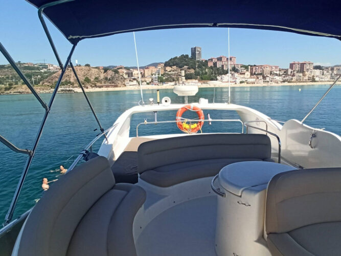 rent yacht Azimut 46 Barcelona 29