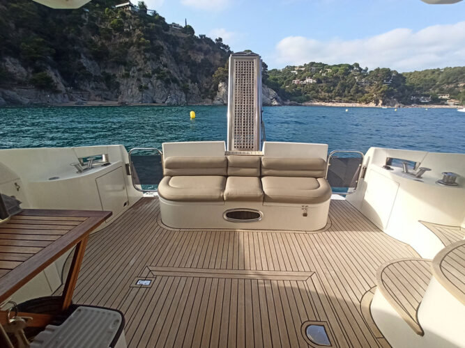 rent yacht Azimut 46 Barcelona 30