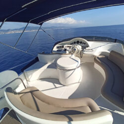 rent yacht Azimut 46 Barcelona 32