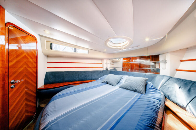 rent yacht Azimut 46 Barcelona 33