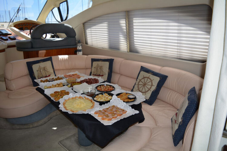 rent yacht Azimut 46 Barcelona 35