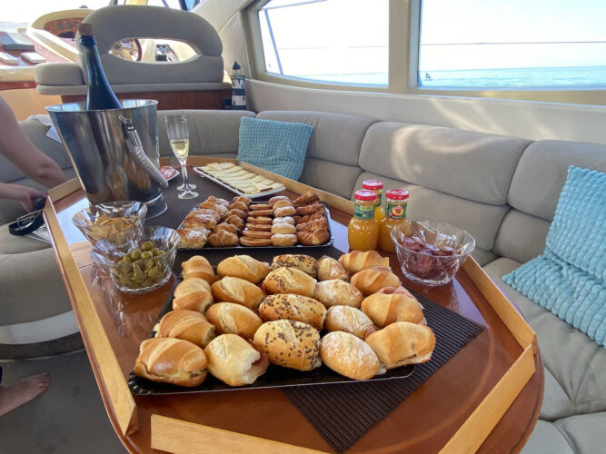 rent yacht Azimut 46 Barcelona 39