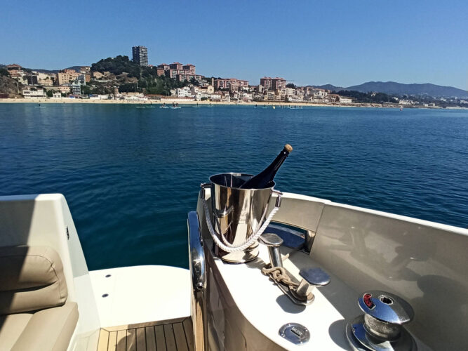 rent yacht Azimut 46 Barcelona 41