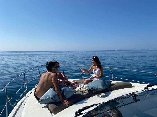 rent yacht Azimut 46 Barcelona 42