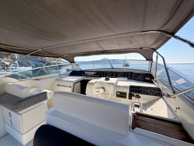 Pershing 45 Yacht 18
