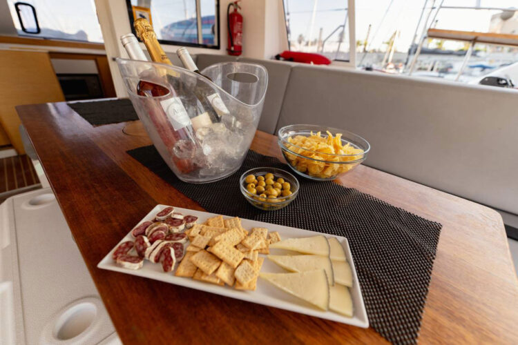 Catamaran Nautitech 40 Barcelona 24