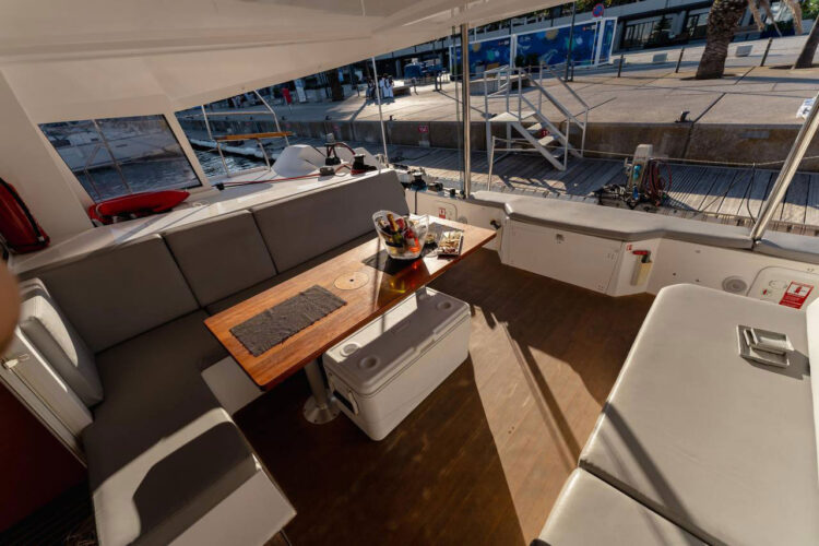 Catamaran Nautitech 40 Barcelona 26