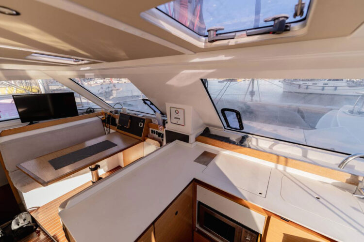 Catamaran Nautitech 40 Barcelona 27