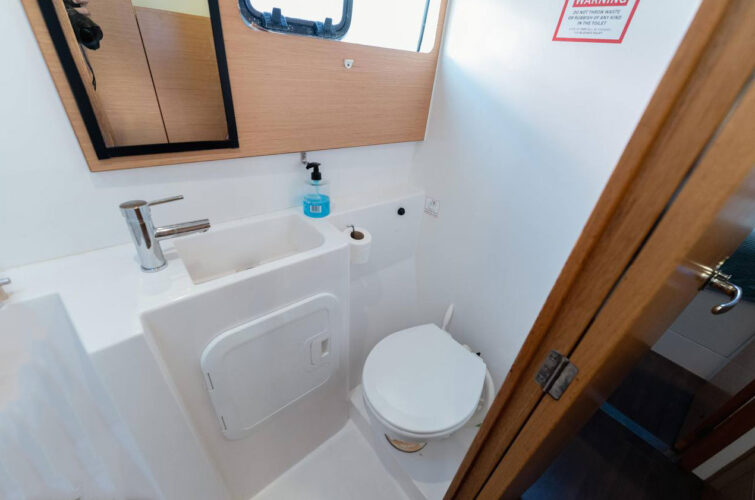 Catamaran Nautitech 40 Barcelona 30