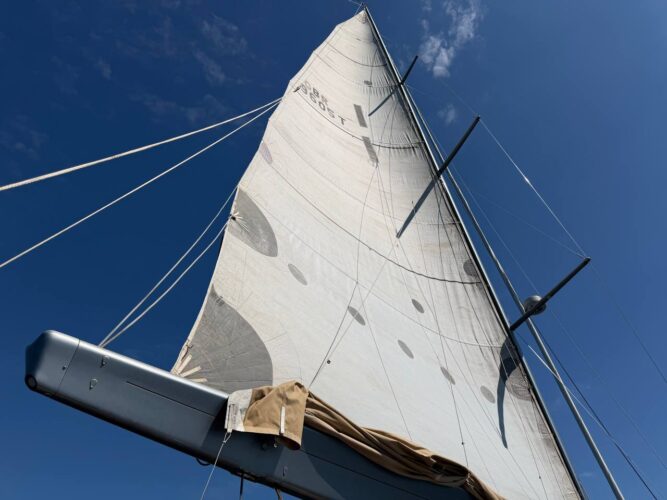 Sailboat Maxi Dolphin 65 Barcelona 40