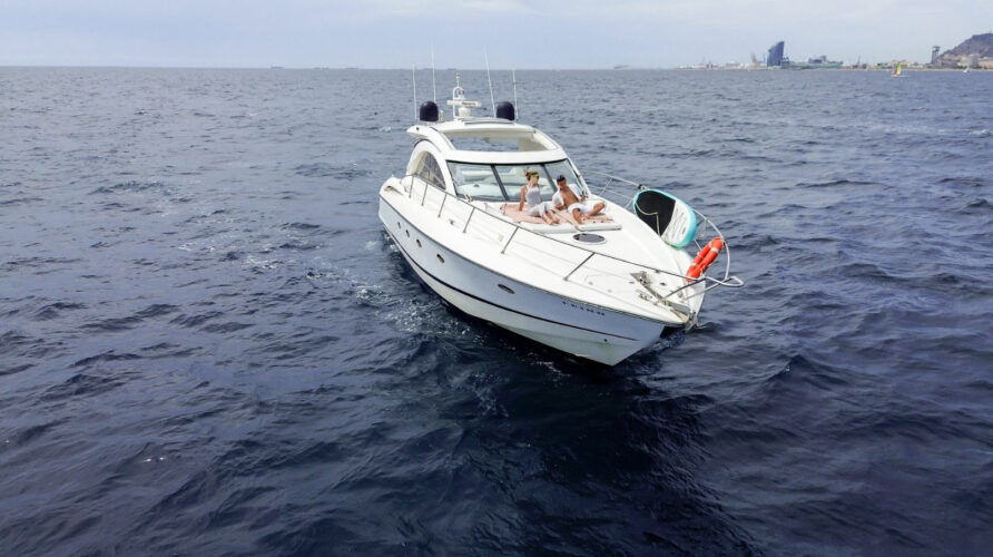 yacht Sunseeker Camargue 50 Barcelone 19