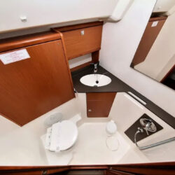 Sailboat Bavaria Cruiser 46 Barcelona 10