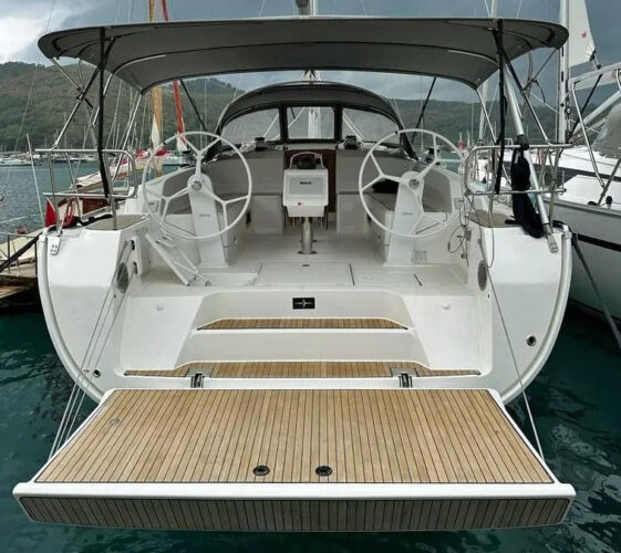 Sailboat Bavaria Cruiser 46 Barcelona 3